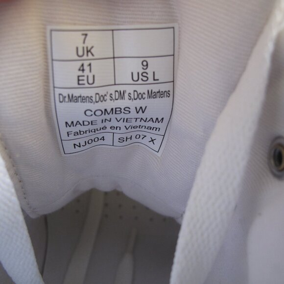 DR. MARTENS Combs White Boots NWT - Picture 9 of 11